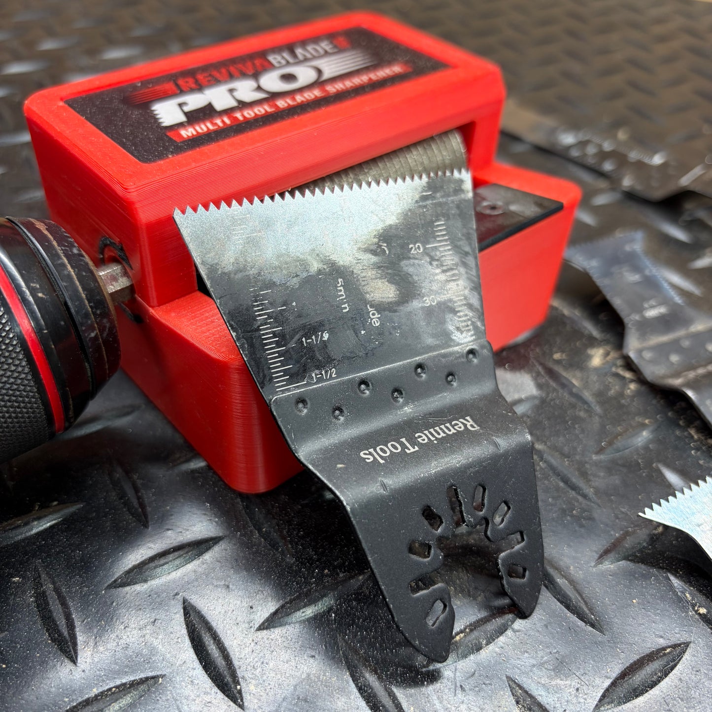 Revivablade Pro sharpening system for worn oscillating blades